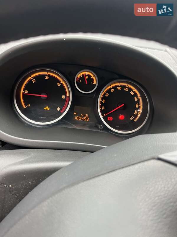 Хэтчбек Opel Corsa 2011 в Черновцах
