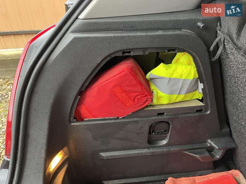 Хэтчбек Opel Corsa 2011 в Черновцах