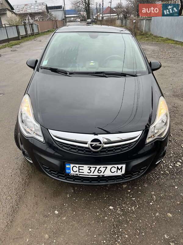 Хэтчбек Opel Corsa 2011 в Черновцах
