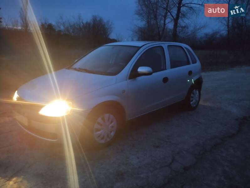 Хэтчбек Opel Corsa 2003 в Яготине