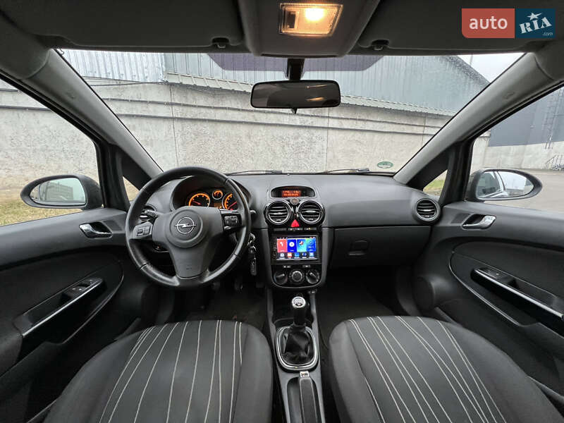 Хетчбек Opel Corsa 2010 в Києві