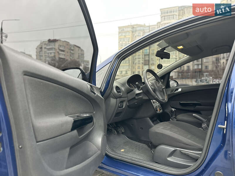 Хетчбек Opel Corsa 2012 в Запоріжжі