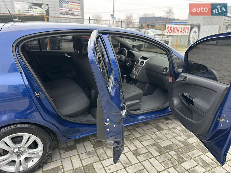 Хетчбек Opel Corsa 2012 в Запоріжжі