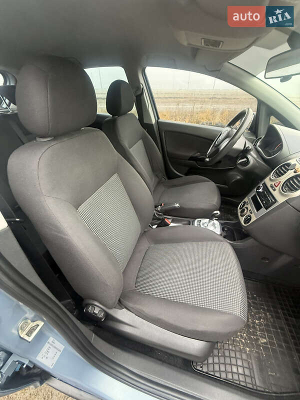 Хэтчбек Opel Corsa 2008 в Львове
