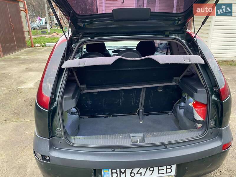 Хэтчбек Opel Corsa 2002 в Ромнах