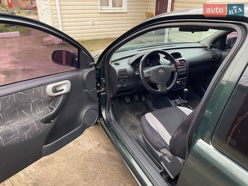 Хэтчбек Opel Corsa 2002 в Ромнах