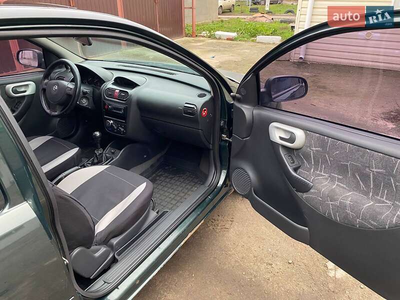 Хэтчбек Opel Corsa 2002 в Ромнах