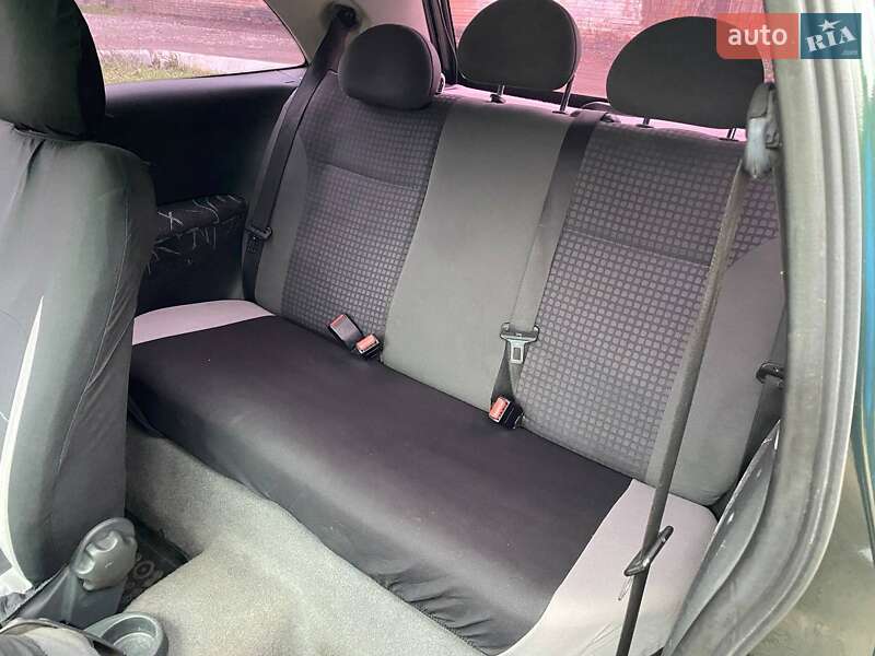 Хэтчбек Opel Corsa 2002 в Ромнах