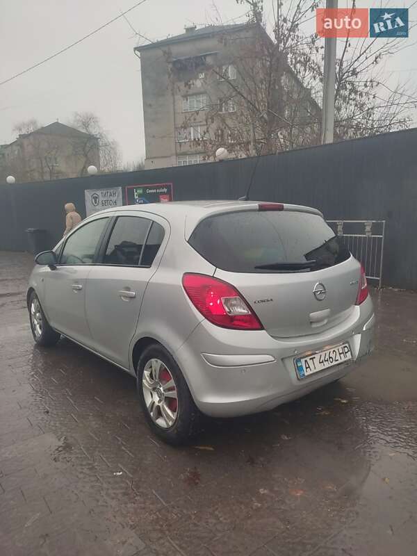 Хетчбек Opel Corsa 2012 в Івано-Франківську
