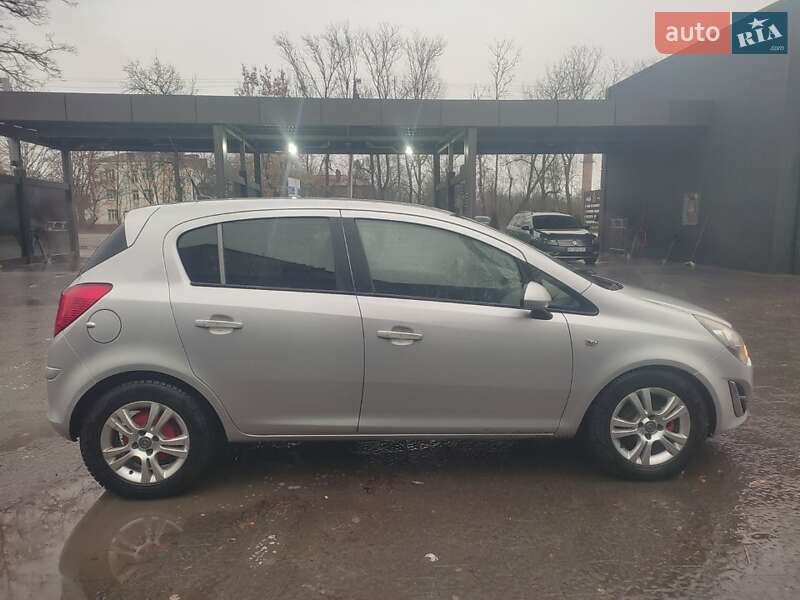 Хетчбек Opel Corsa 2012 в Івано-Франківську