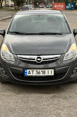 Хетчбек Opel Corsa 2012 в Долині