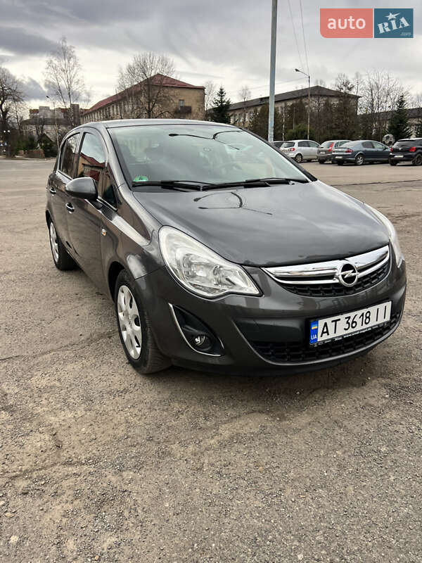 Хетчбек Opel Corsa 2012 в Долині