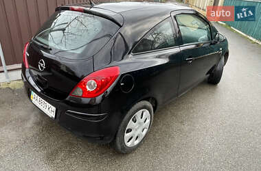 Хэтчбек Opel Corsa 2010 в Киеве