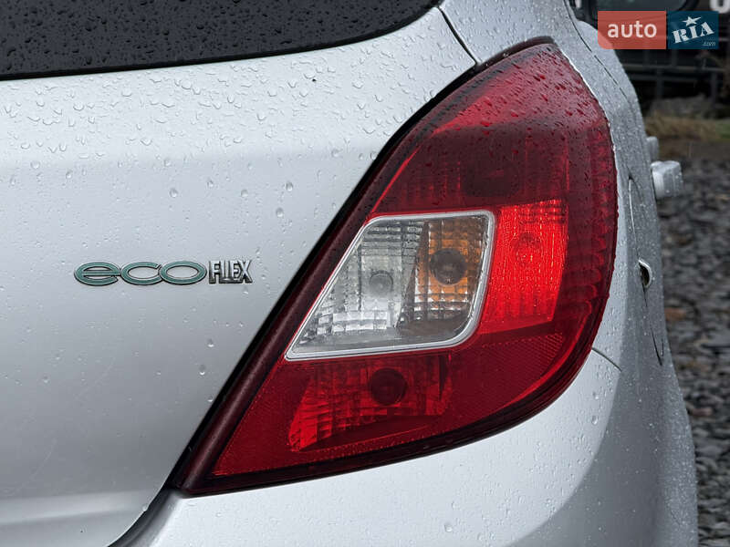 Хэтчбек Opel Corsa 2011 в Стрые