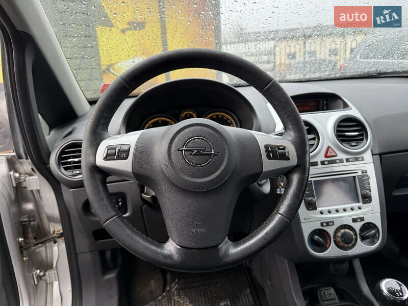 Хэтчбек Opel Corsa 2011 в Стрые