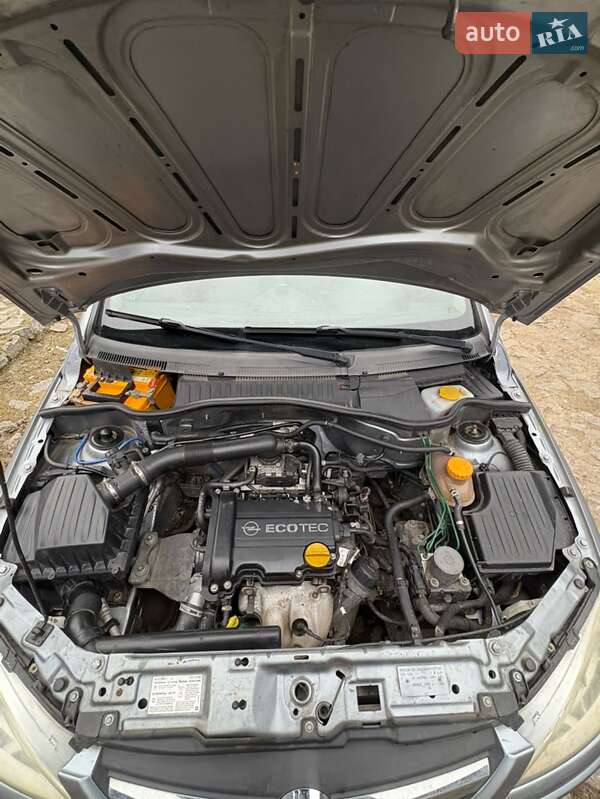 Хэтчбек Opel Corsa 2006 в Виннице