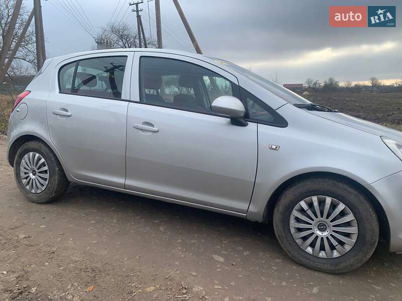 Хэтчбек Opel Corsa 2008 в Горохове
