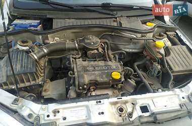 Хэтчбек Opel Corsa 2001 в Запорожье фото 2 Хэтчбек Opel Corsa 2001 в Запорожье