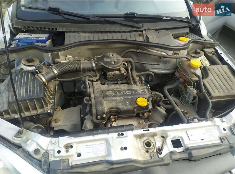 Хэтчбек Opel Corsa 2001 в Запорожье фото 2 Хэтчбек Opel Corsa 2001 в Запорожье