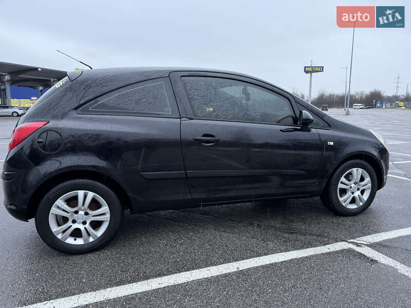 Хэтчбек Opel Corsa 2007 в Запорожье