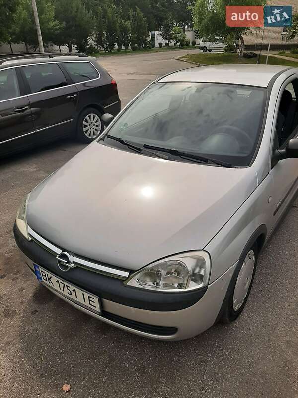 Хэтчбек Opel Corsa 2002 в Вараше