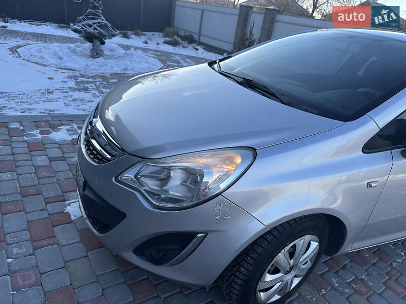 Хетчбек Opel Corsa 2012 в Павлограді