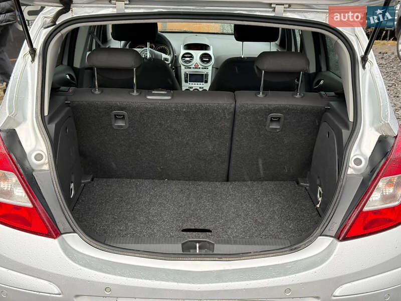 Хэтчбек Opel Corsa 2011 в Стрые