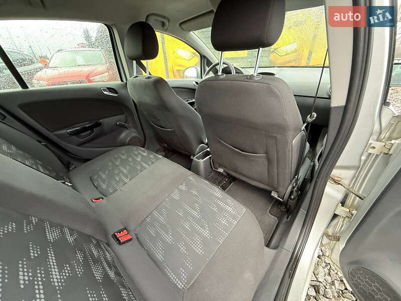 Хэтчбек Opel Corsa 2011 в Стрые