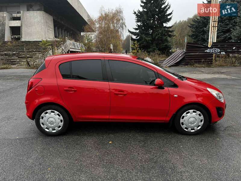 Хетчбек Opel Corsa 2012 в Дніпрі