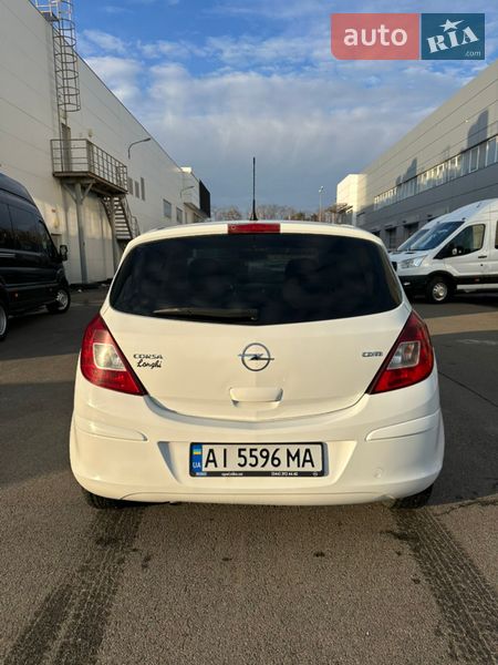Хэтчбек Opel Corsa 2011 в Киеве