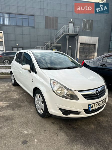 Хэтчбек Opel Corsa 2011 в Киеве