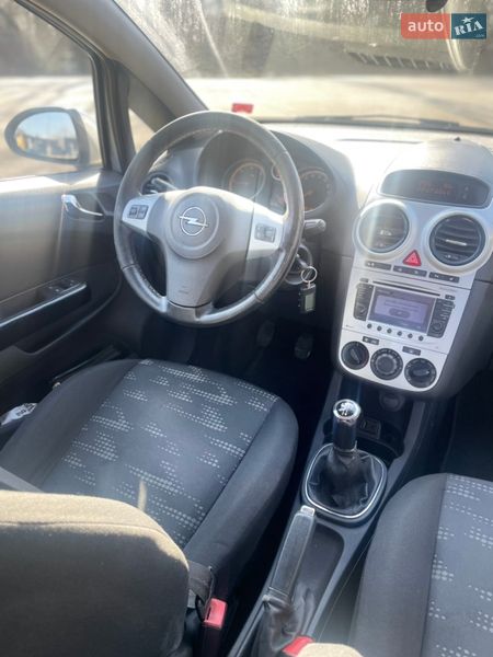 Хетчбек Opel Corsa 2011 в Калуші
