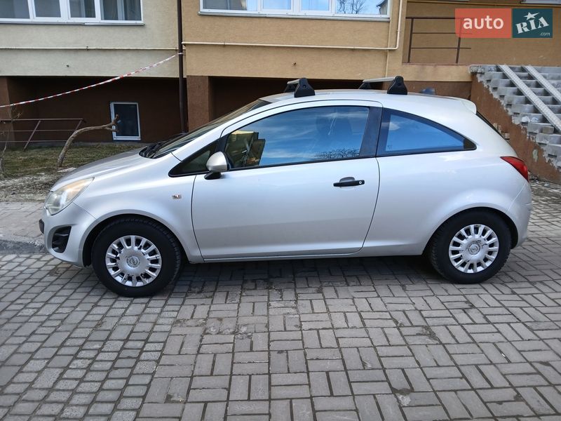 Хэтчбек Opel Corsa 2011 в Львове