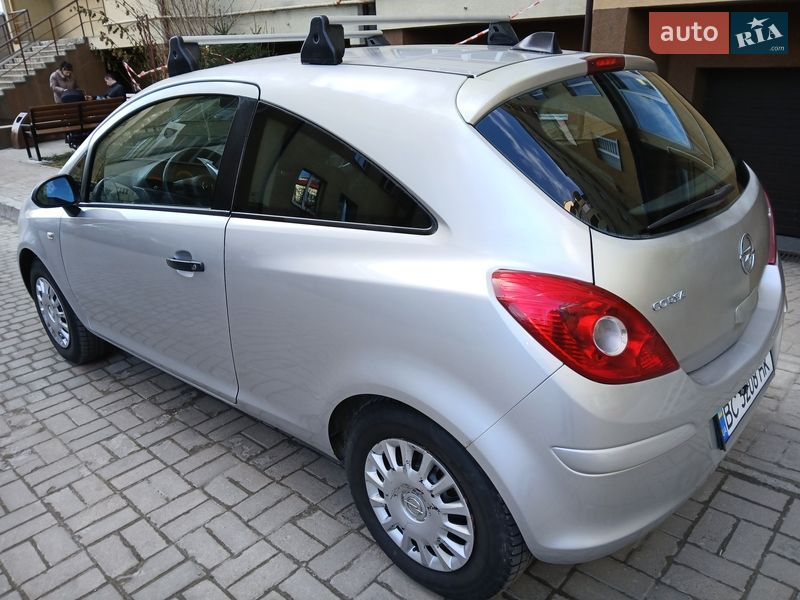 Хэтчбек Opel Corsa 2011 в Львове