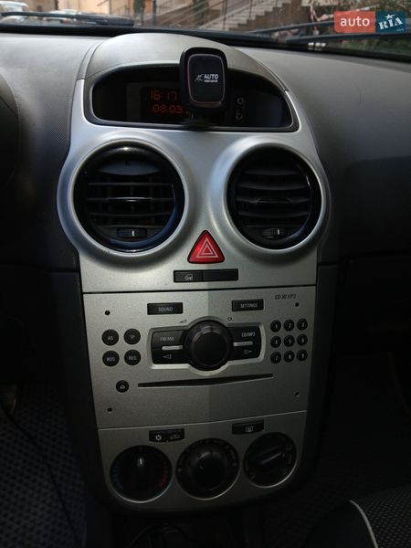 Хэтчбек Opel Corsa 2011 в Львове