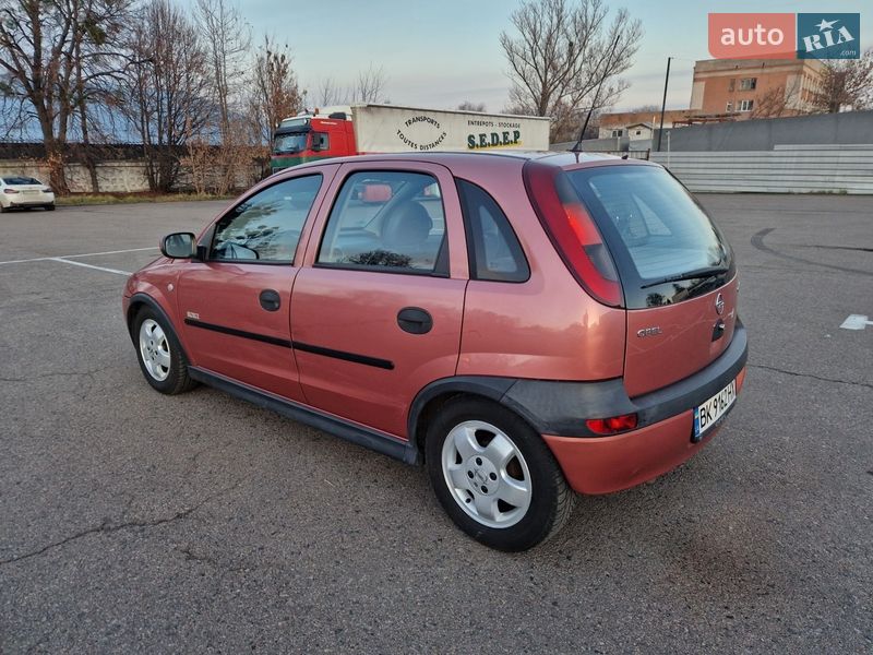 Хэтчбек Opel Corsa 2001 в Ровно