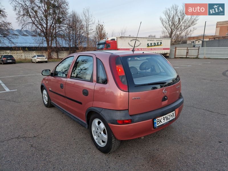 Хэтчбек Opel Corsa 2001 в Ровно
