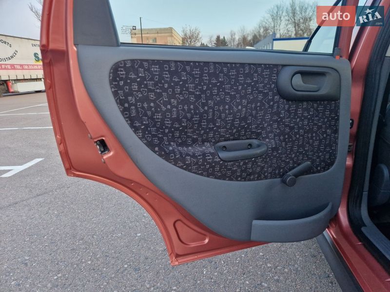 Хэтчбек Opel Corsa 2001 в Ровно