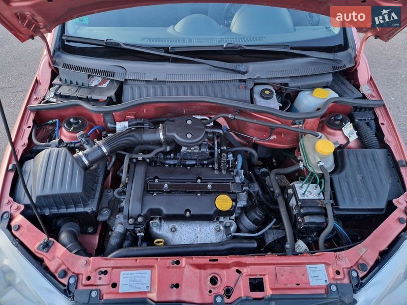Хэтчбек Opel Corsa 2001 в Ровно