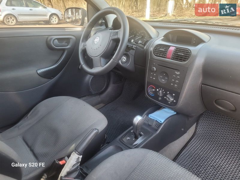 Хэтчбек Opel Corsa 2002 в Ровно
