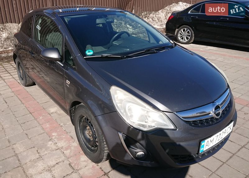 Хэтчбек Opel Corsa 2011 в Житомире
