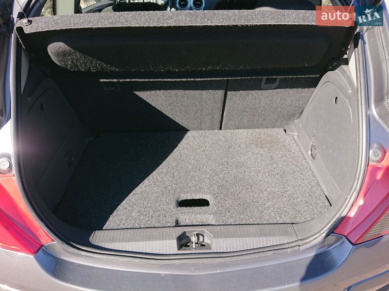 Хэтчбек Opel Corsa 2011 в Житомире