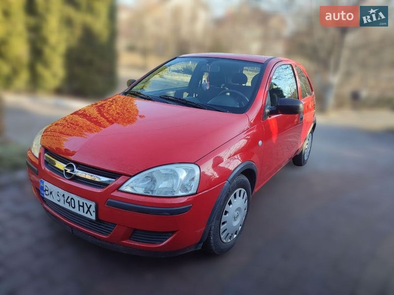 Хэтчбек Opel Corsa 2005 в Ровно