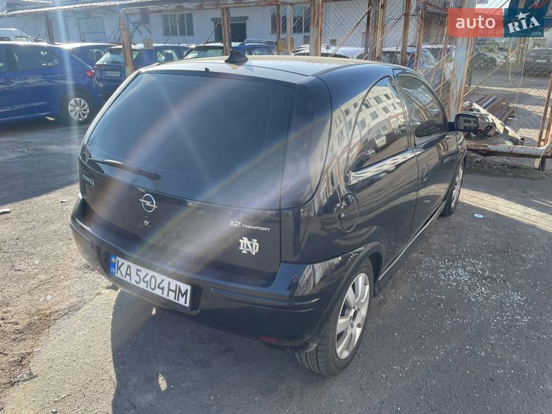 Хэтчбек Opel Corsa 2005 в Киеве