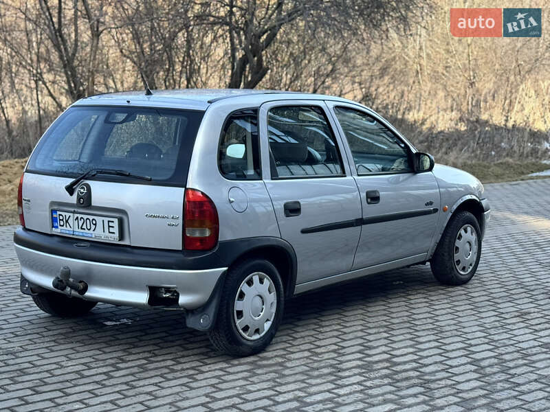 Хэтчбек Opel Corsa 1998 в Ровно