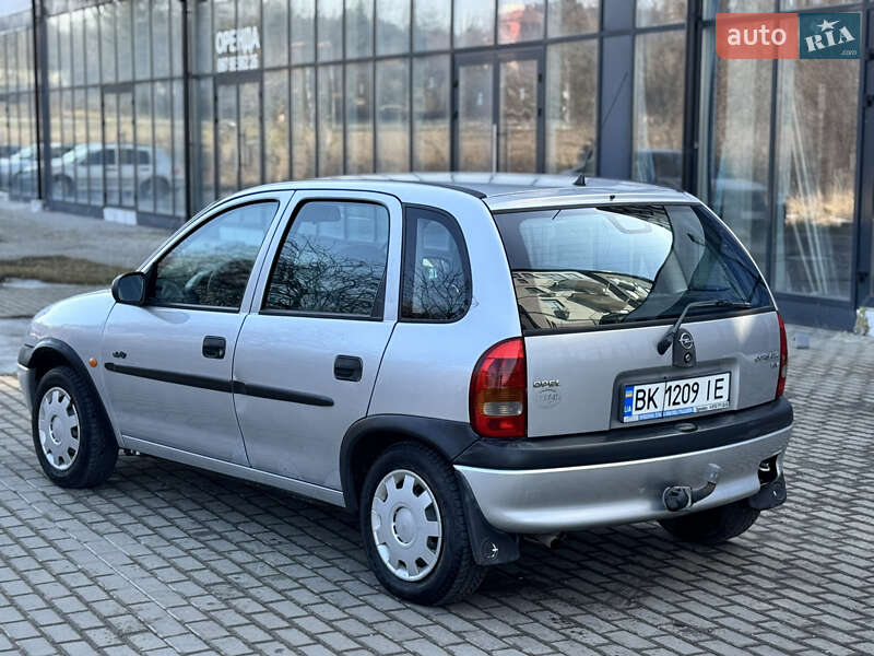 Хэтчбек Opel Corsa 1998 в Ровно