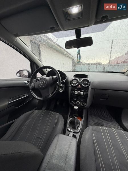 Хетчбек Opel Corsa 2010 в Старокостянтинові