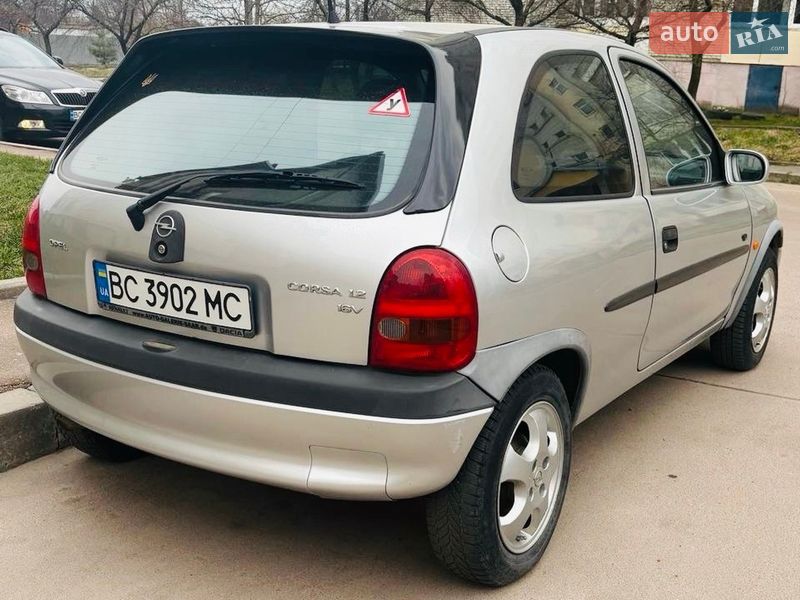 Хэтчбек Opel Corsa 1999 в Дрогобыче