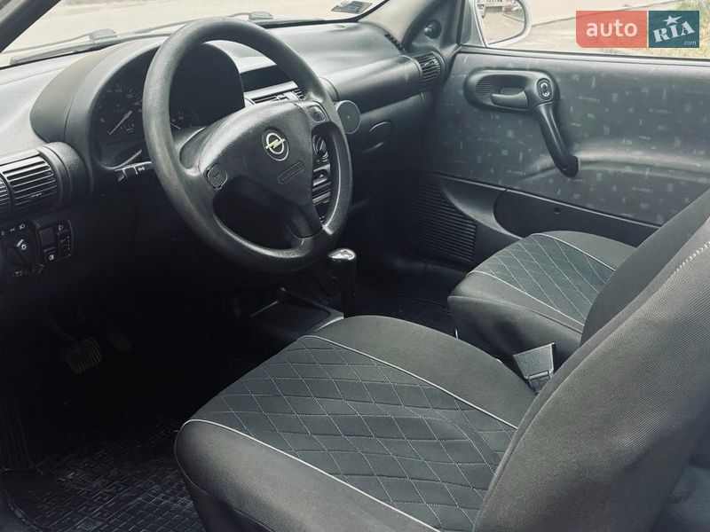 Хэтчбек Opel Corsa 1999 в Дрогобыче