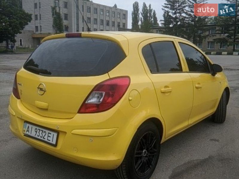Хэтчбек Opel Corsa 2010 в Полтаве